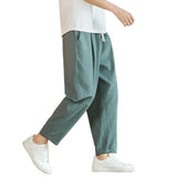 Pantalon en coton et lin beige, coupe droite décontractée, porté