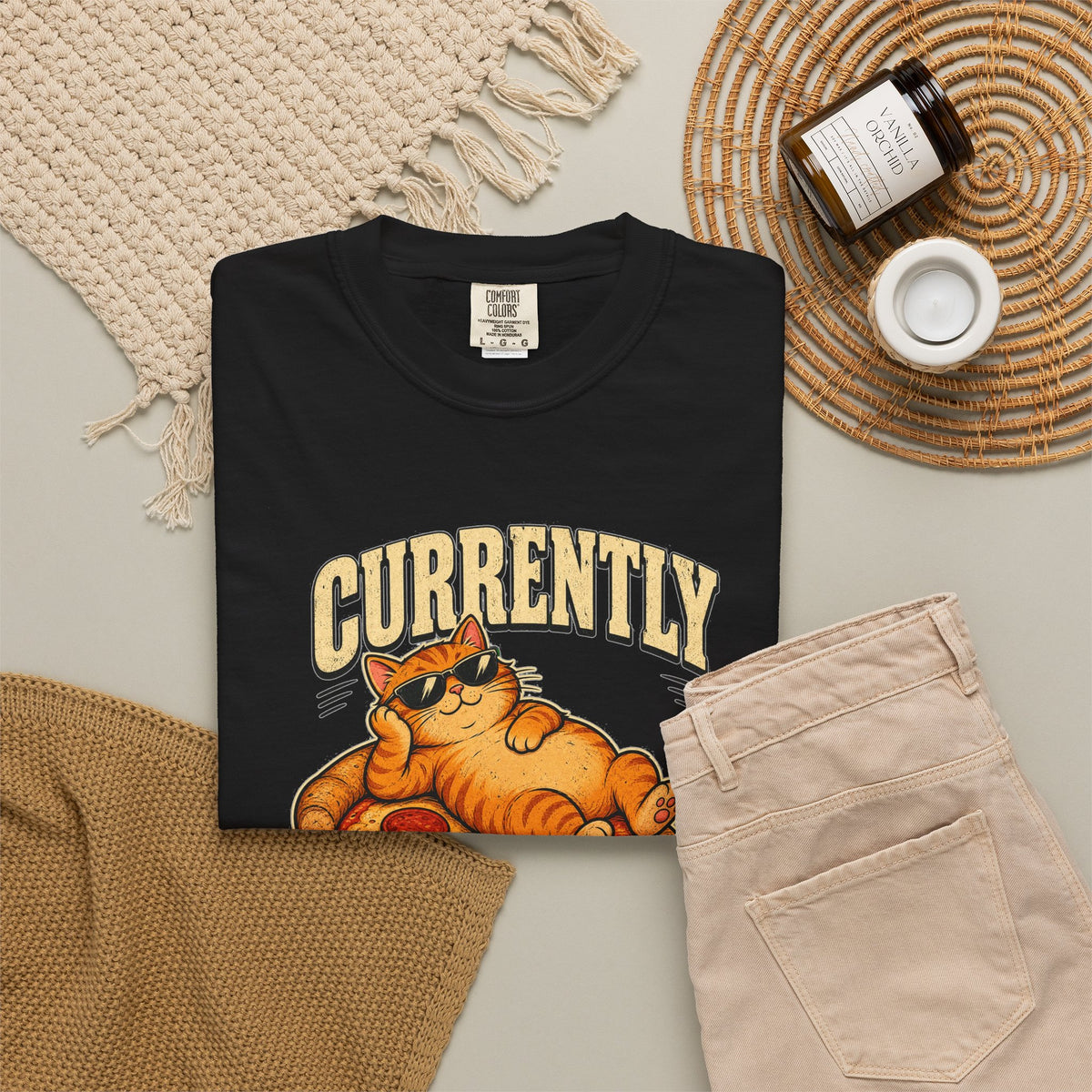 T-shirt rétro humour « Currently Recharging »
