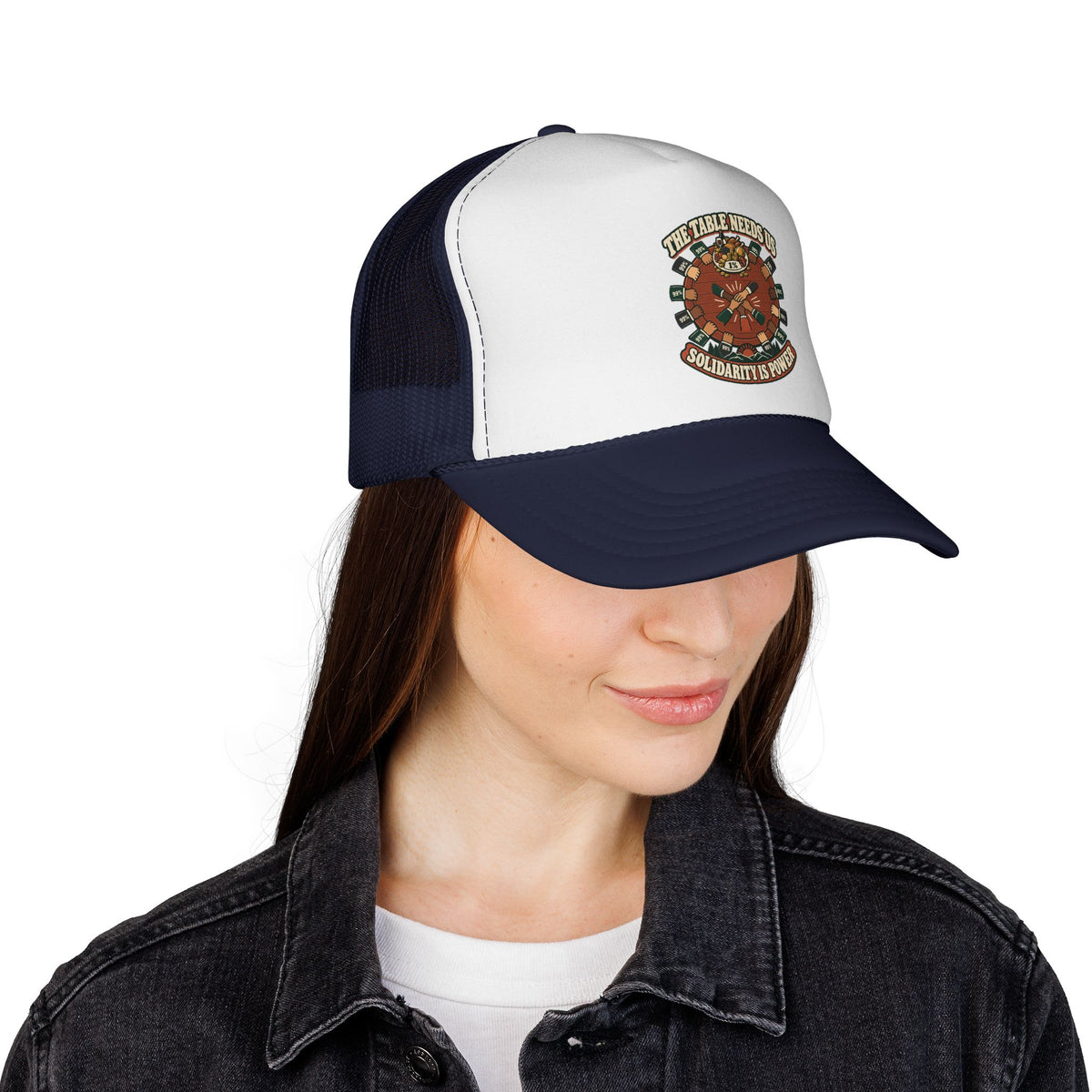 Casquette trucker message social « The Table Needs Us »