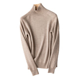 Pull en laine et cachemire beige à col montant, présenté seul sur fond blanc