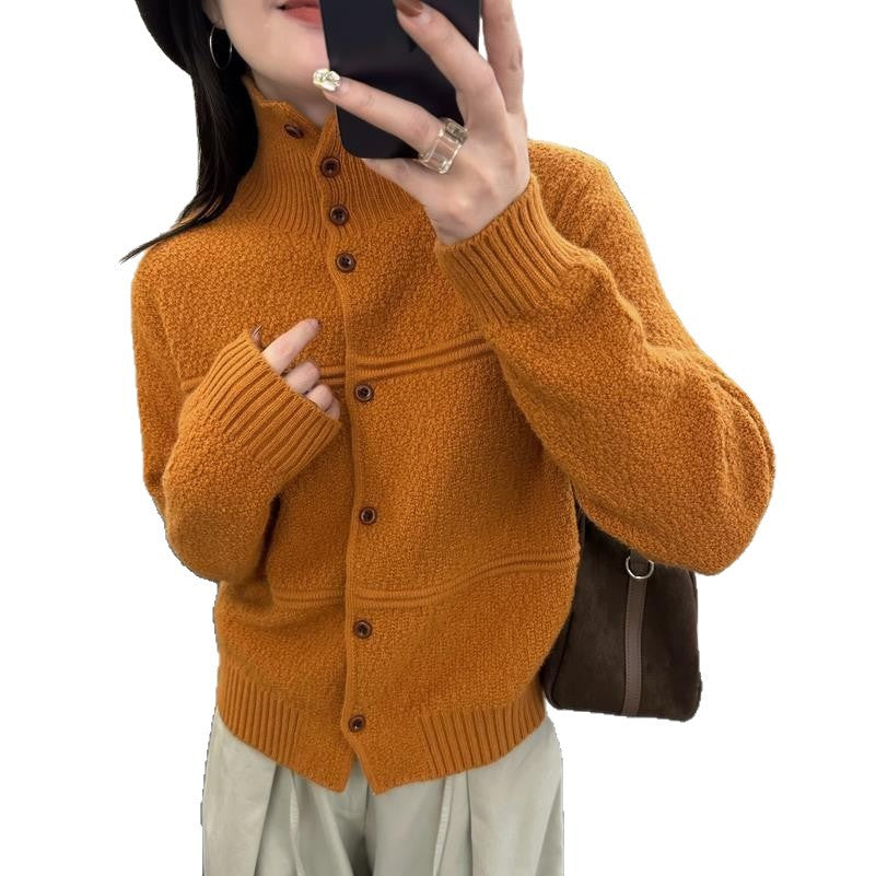 Manteau-cardigan long en tricot orange, porté, selfie miroir avec sac, vue de face