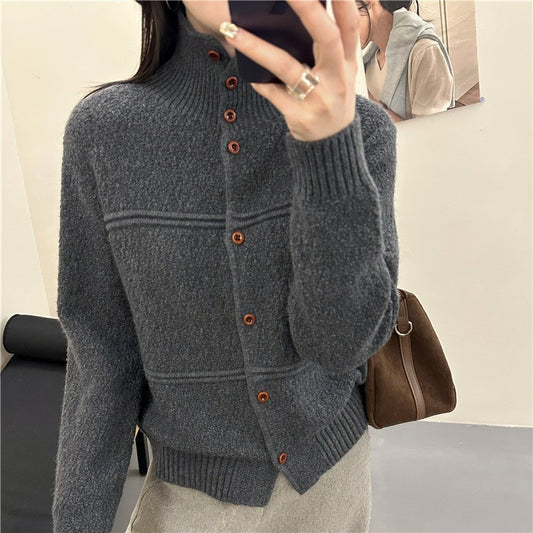 Manteau-cardigan long en tricot gris, porté, selfie miroir, vue de face