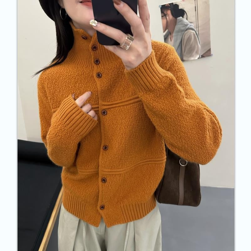 Manteau-cardigan long en tricot orange, porté, selfie miroir, vue de face