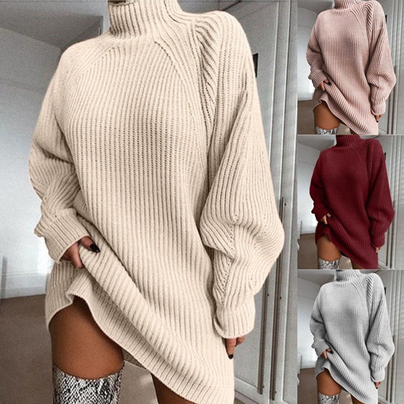 Robe pull col roulé beige, avec aperçu d'autres coloris, portée