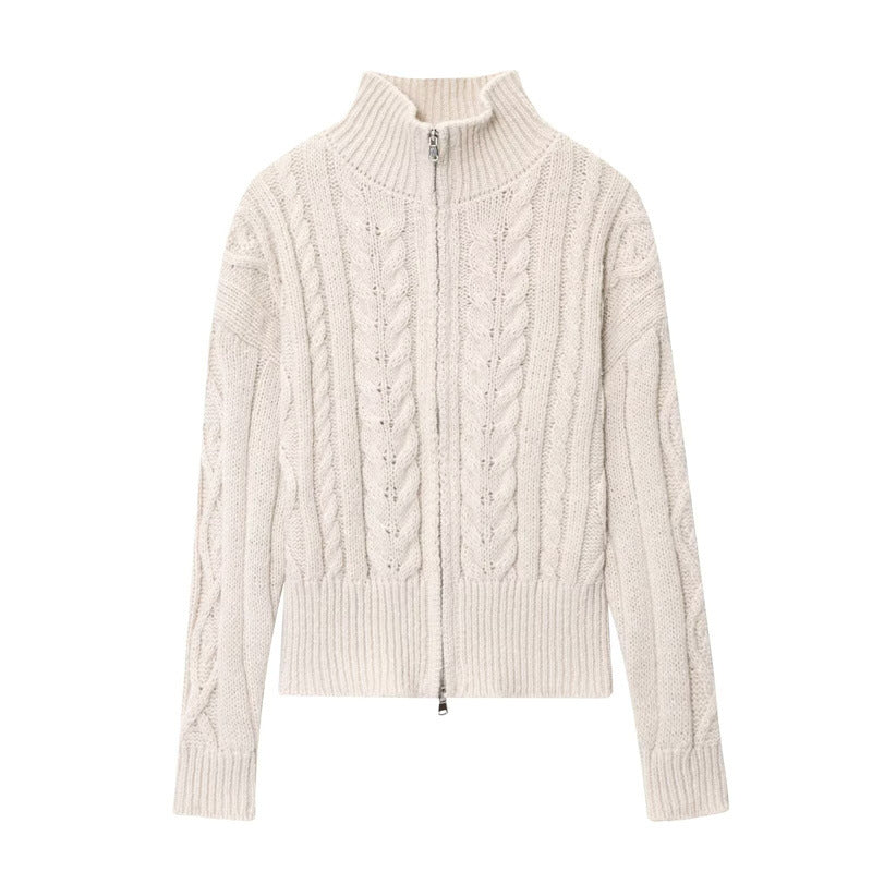 Pull torsadé zippé col montant beige, vue de face, photo du produit sur fond blanc