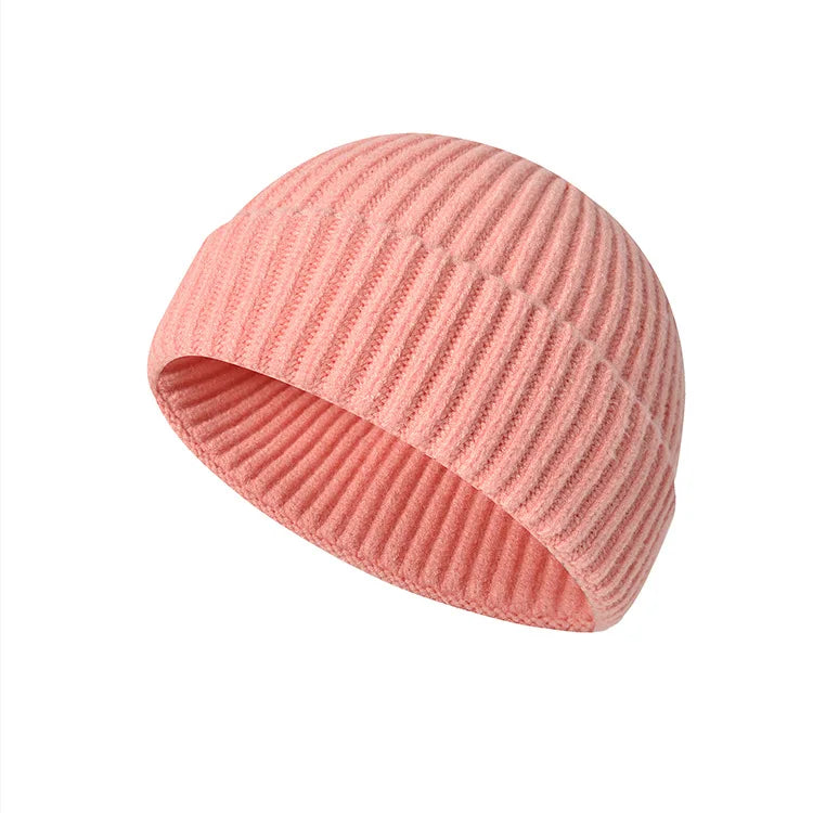 Bonnet tricoté côtelé rose saumon, vue de face