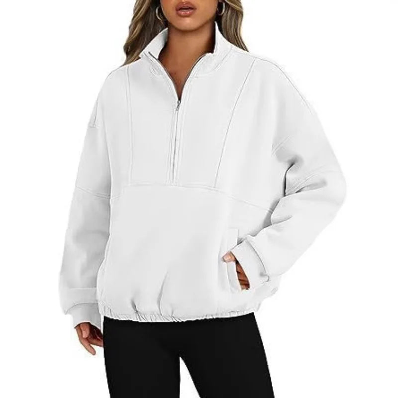 Sweatshirt col montant blanc zippé, porté, vue de face