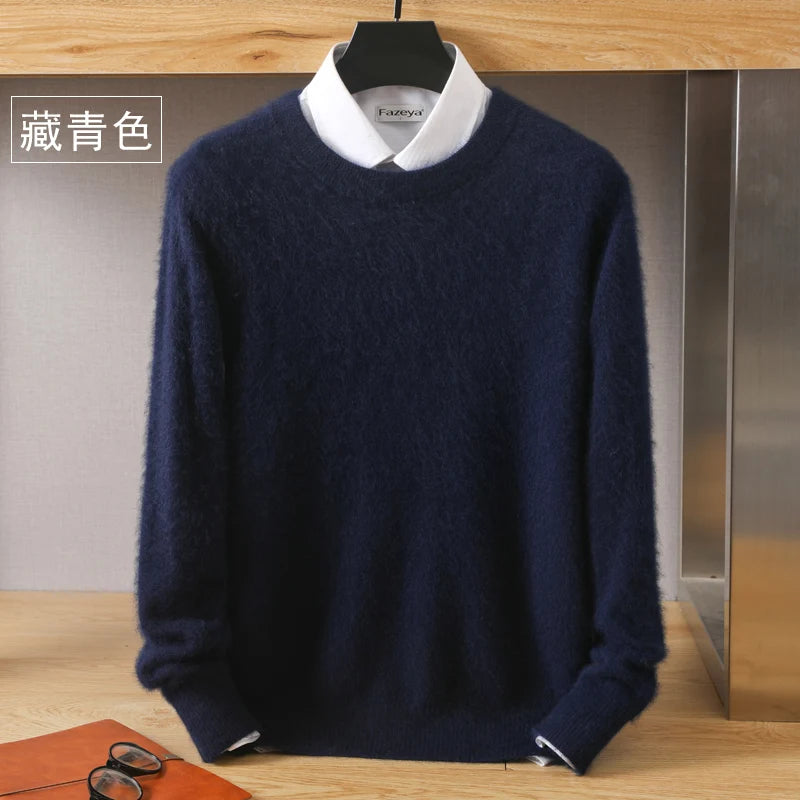 Pull en tricot bleu marine à col rond, sur cintre, vue de face