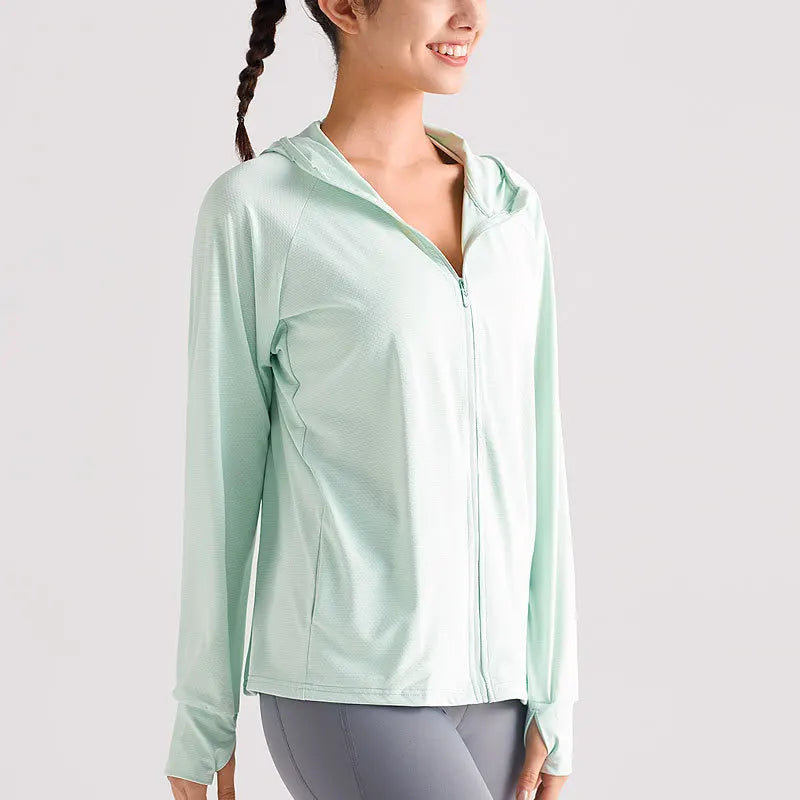 Veste anti-UV vert menthe zippée à capuche UPF 50+, portée, vue de face