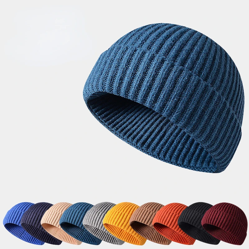 Bonnet tricoté côtelé bleu acier, déclinaisons de couleurs en dessous, vue de face