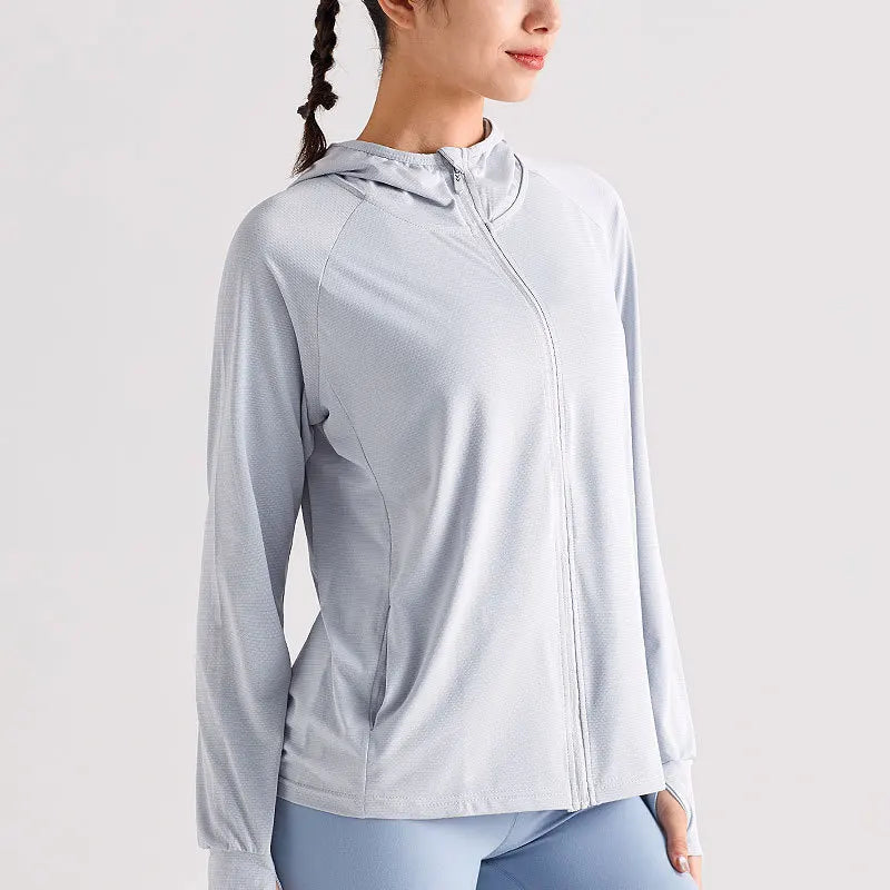 Veste anti-UV grise zippée à capuche UPF 50+, portée, vue de face