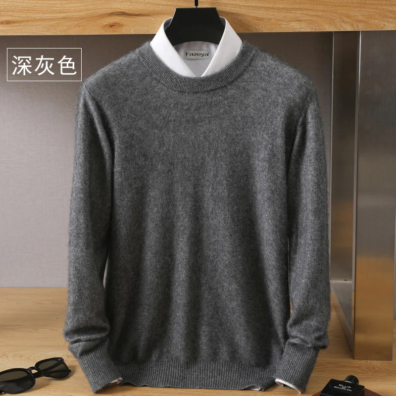 Pull en tricot gris foncé à col rond, sur cintre, vue de face