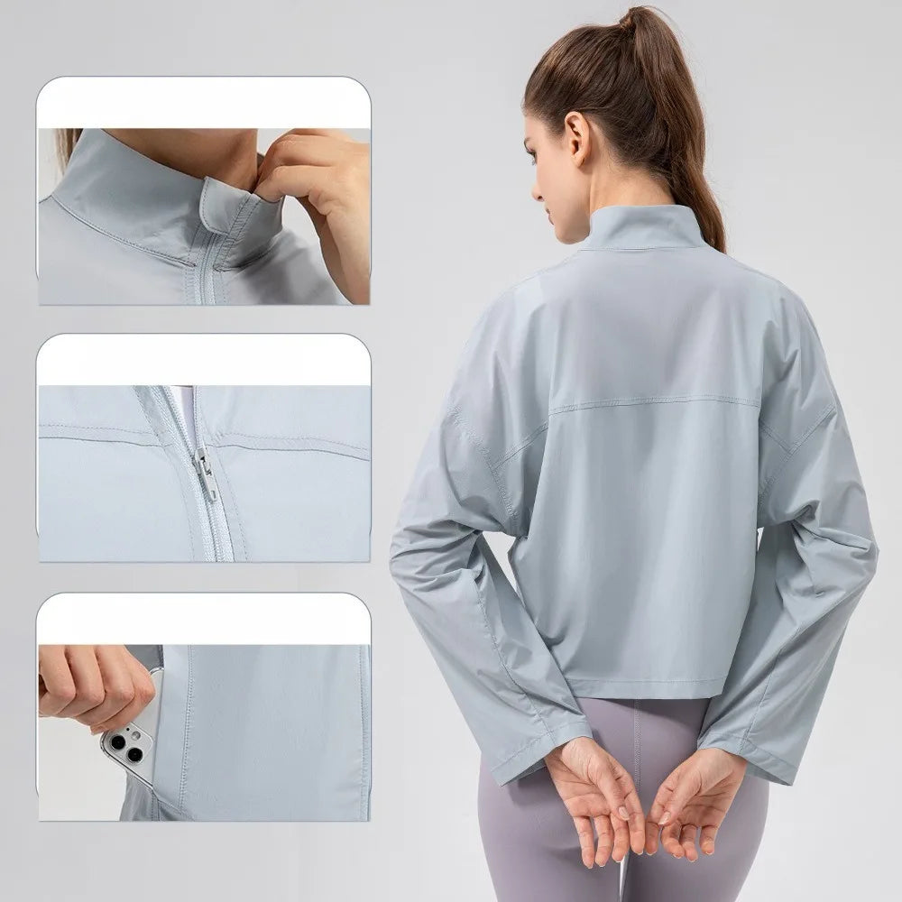 Veste légère anti-UV bleue zippée, portée, vue de dos avec détails