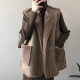 Veste sans manches matelassée café à doublure sherpa, portée, vue de face