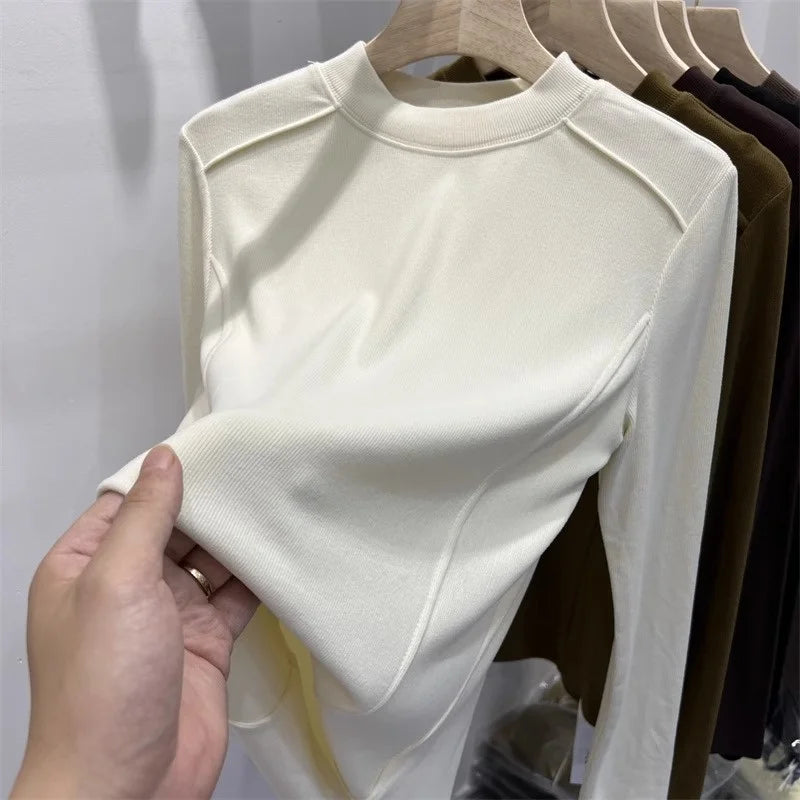 T-shirt polaire abricot à manches longues, sur cintre, détail de la matière