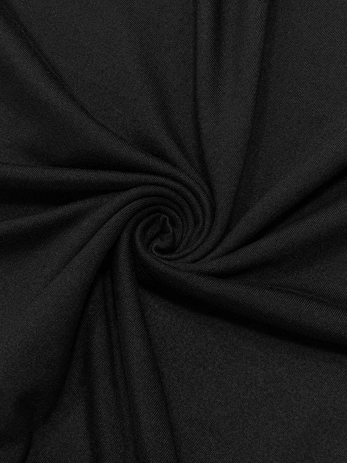 Robe moulante noire, détail du tissu extensible