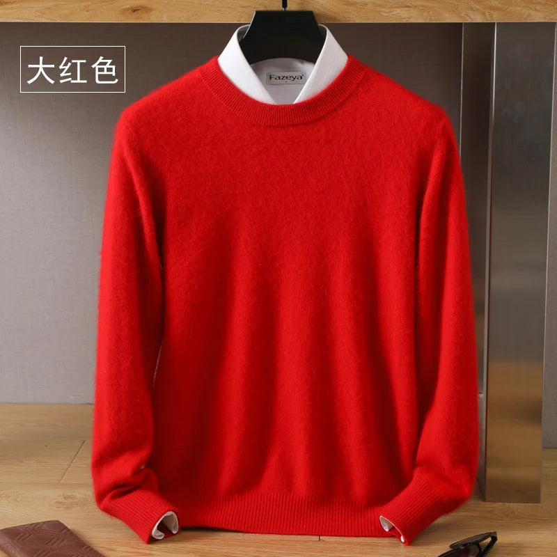 Pull en tricot rouge à col rond, sur cintre, vue de face