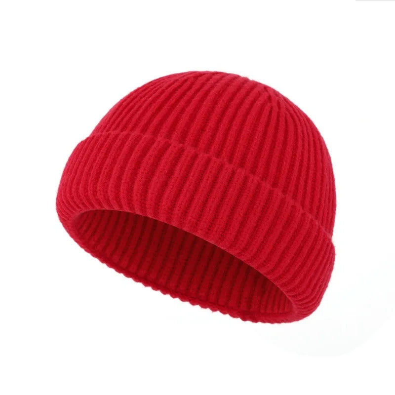 Bonnet tricoté côtelé rouge vif, vue de face