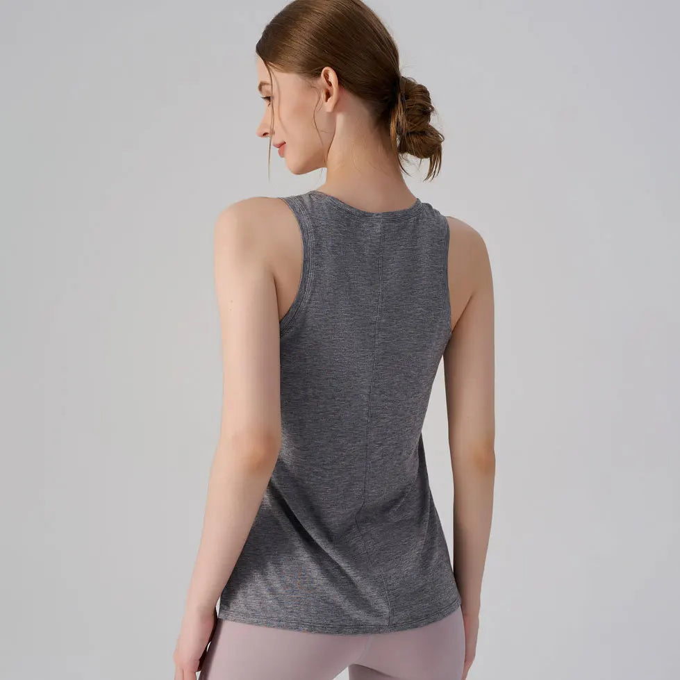 Débardeur de sport en lyocell gris, porté, vue de dos