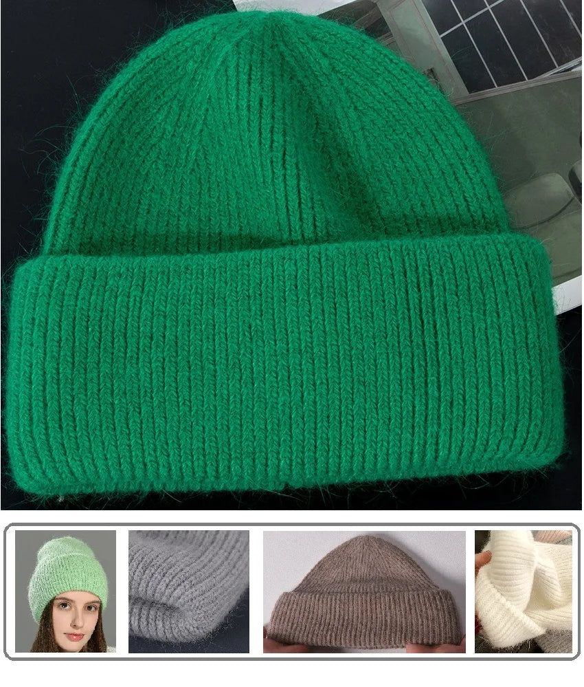 Montage : bonnet vert émeraude présenté seul, avec vignettes montrant un modèle portant un bonnet vert, la maille grise, un bonnet brun et la maille blanche
