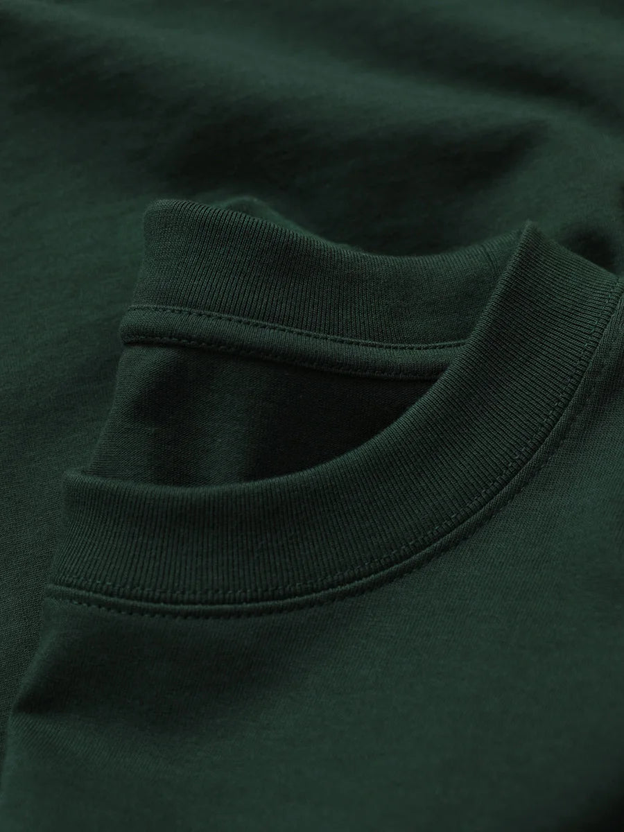T-shirt vert forêt heavyweight en coton 320 g/m², détail du col