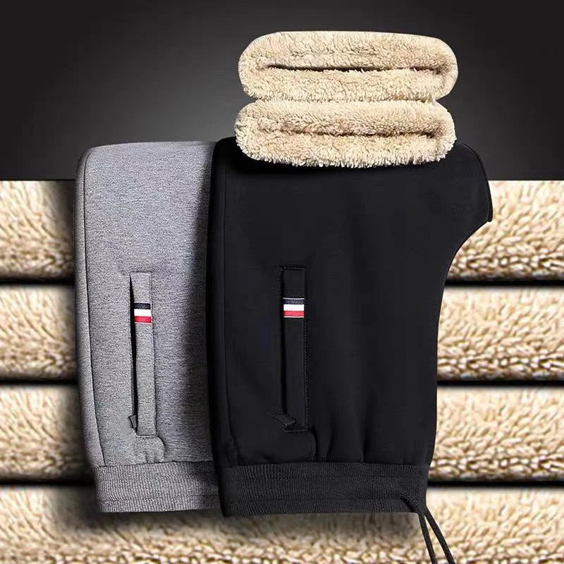 Joggings en coton doublé polaire gris et noir, pliés, doublure polaire visible