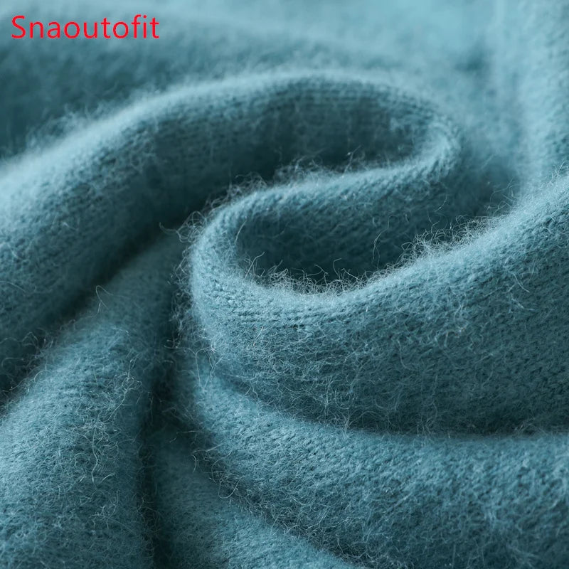Pull en tricot bleu lac, détail de la matière