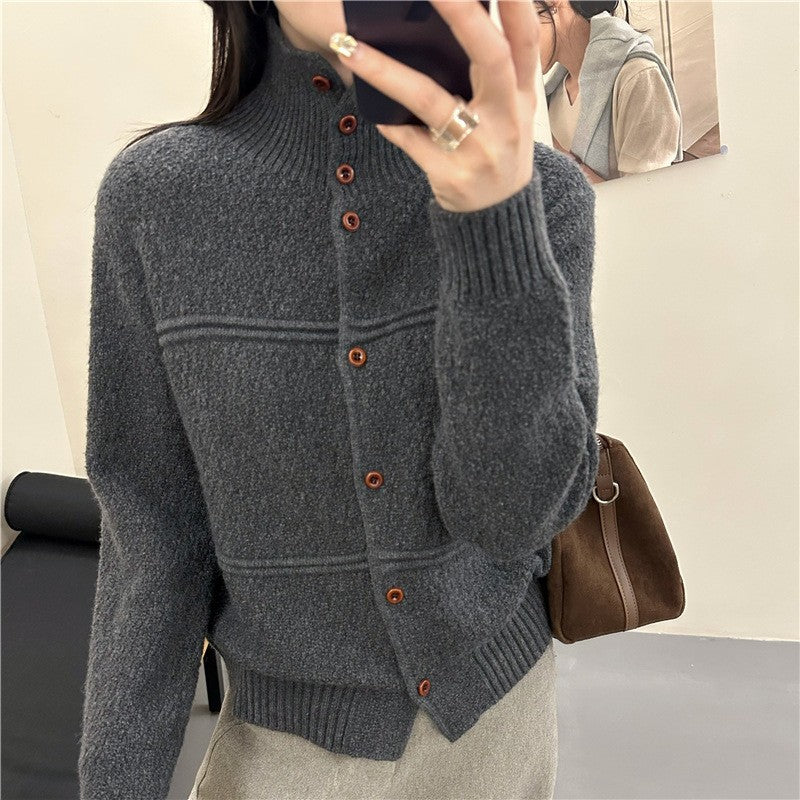 Manteau-cardigan long en tricot gris, porté, selfie miroir avec sac, vue de face